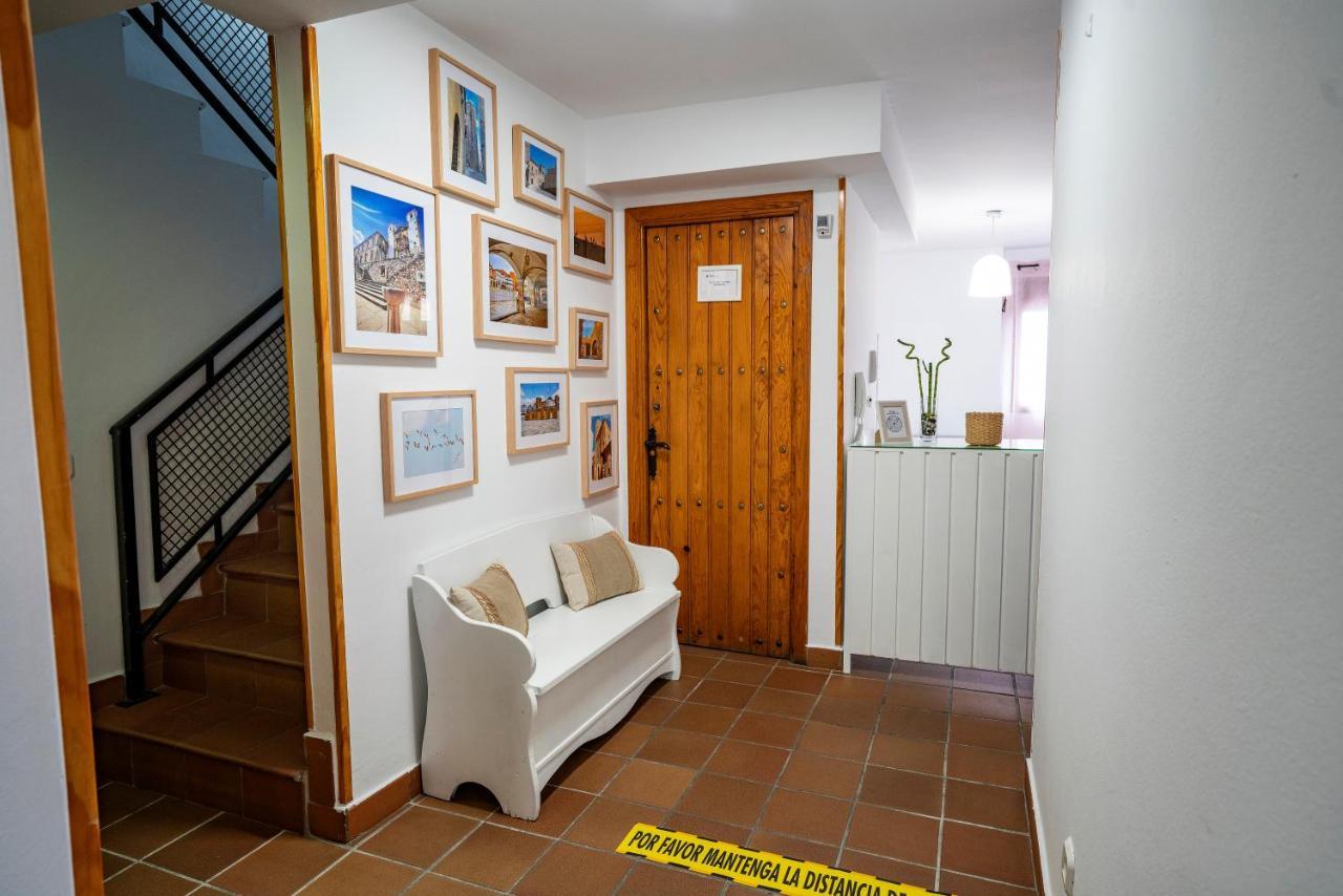 Hostal Plaza De Italia Caces Εξωτερικό φωτογραφία