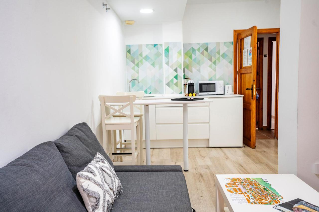 Hostal Plaza De Italia Caces Εξωτερικό φωτογραφία