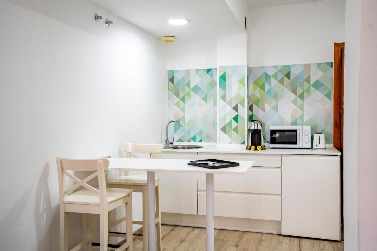 Hostal Plaza De Italia Caces Εξωτερικό φωτογραφία