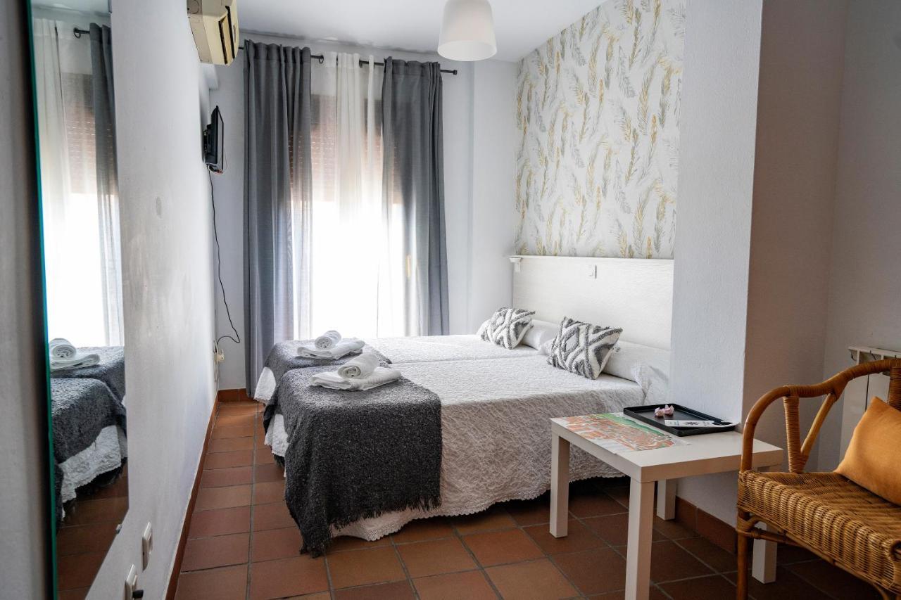 Hostal Plaza De Italia Caces Εξωτερικό φωτογραφία