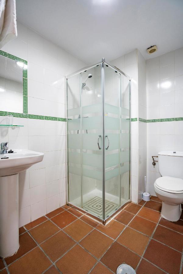 Hostal Plaza De Italia Caces Εξωτερικό φωτογραφία