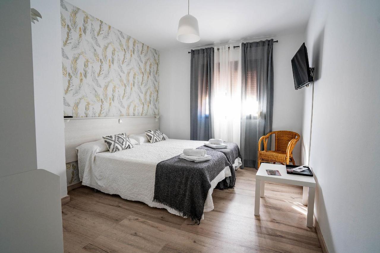 Hostal Plaza De Italia Caces Εξωτερικό φωτογραφία