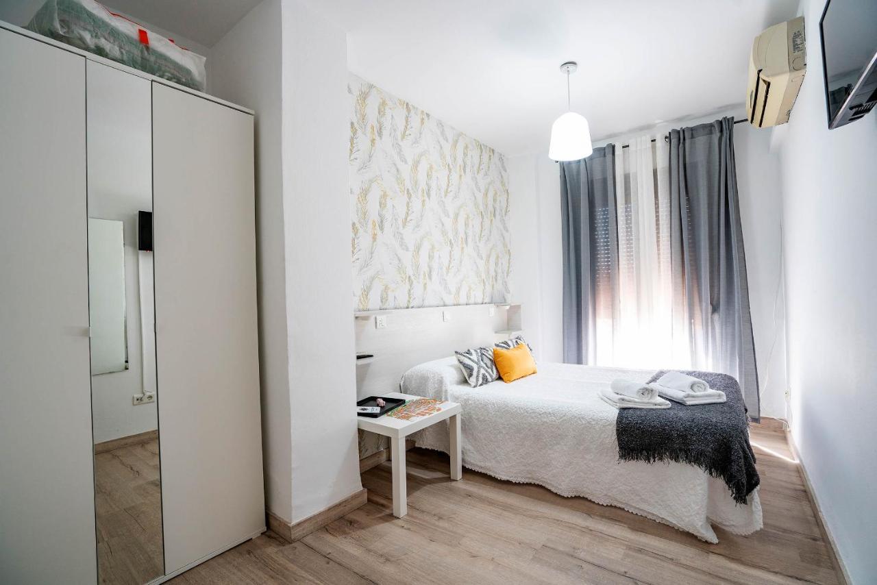 Hostal Plaza De Italia Caces Εξωτερικό φωτογραφία
