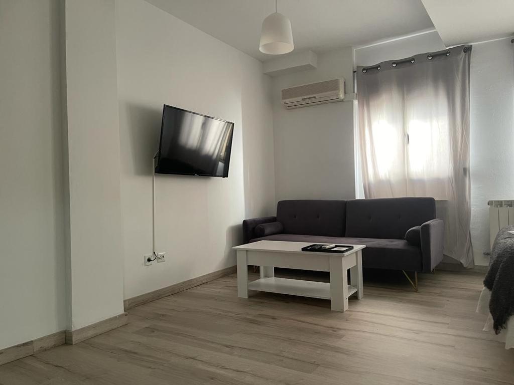 Hostal Plaza De Italia Caces Εξωτερικό φωτογραφία