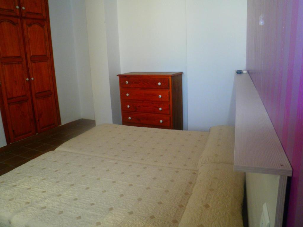Hostal Plaza De Italia Caces Δωμάτιο φωτογραφία
