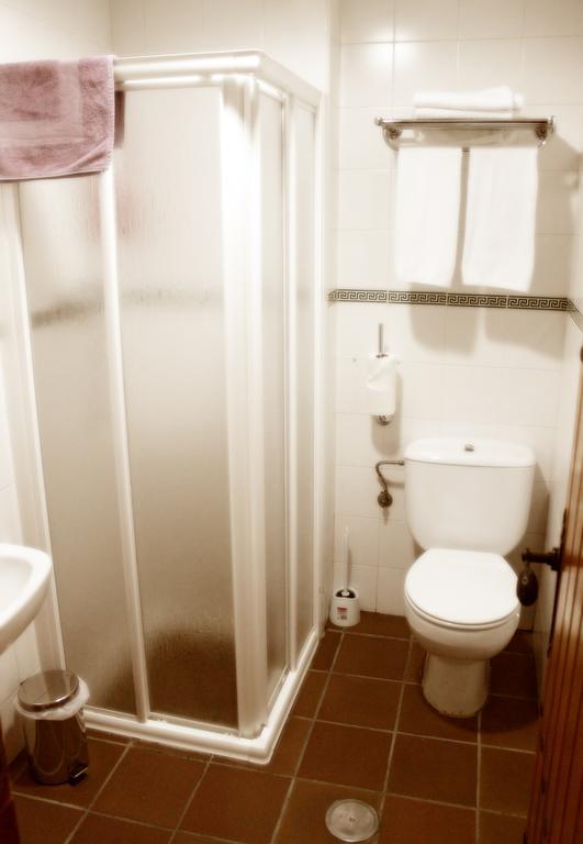 Hostal Plaza De Italia Caces Δωμάτιο φωτογραφία